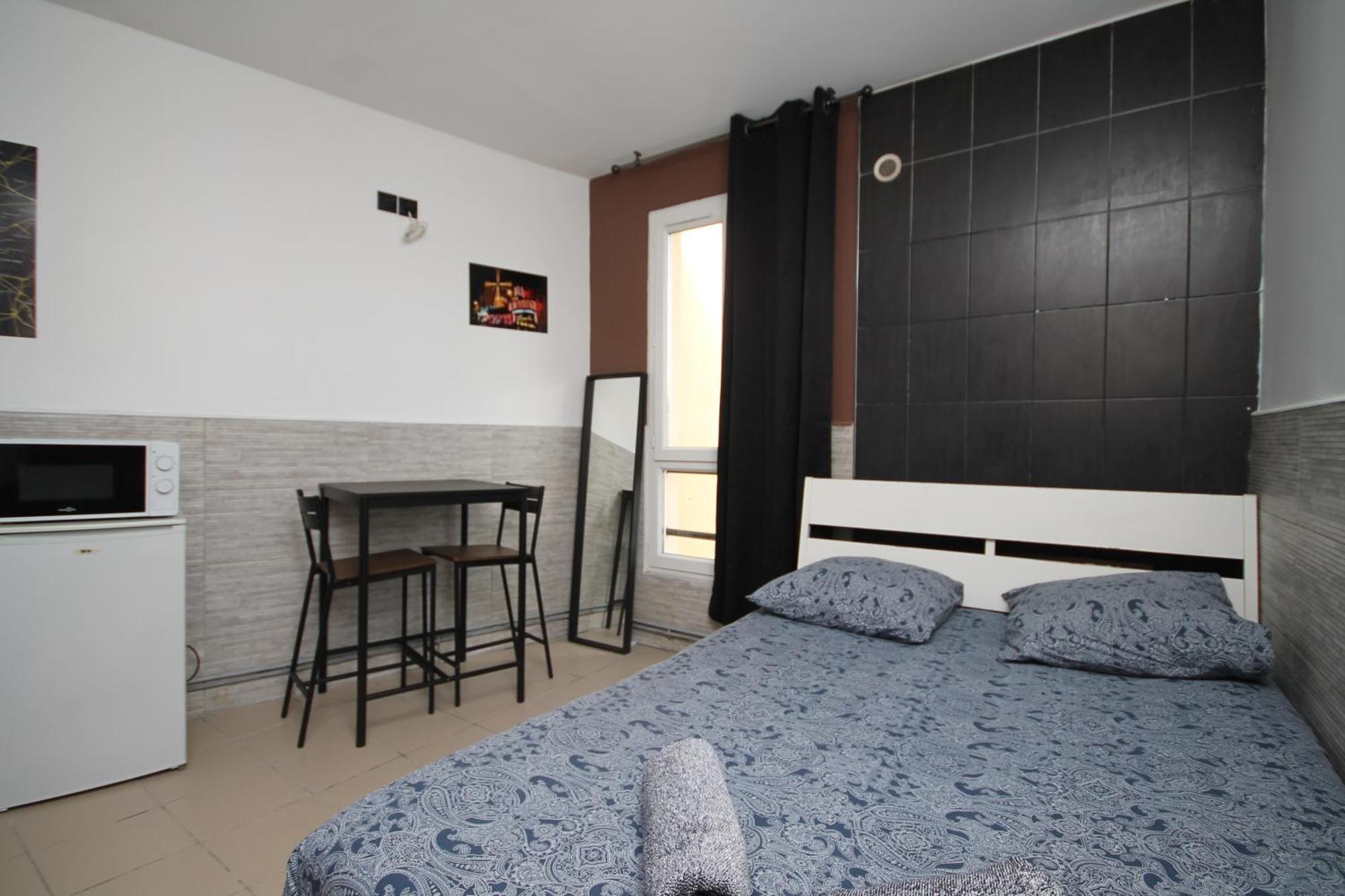 04 - Chambre Avec Lit Double Proche Paris Et Transports Wifi Сен Дени Екстериор снимка